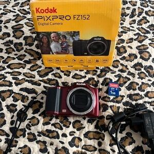 Kodak PIXPRO FZ152 Digital Camera - Burgundy